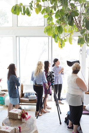 Sessão de fotos da Chrissi para a ThredUp
