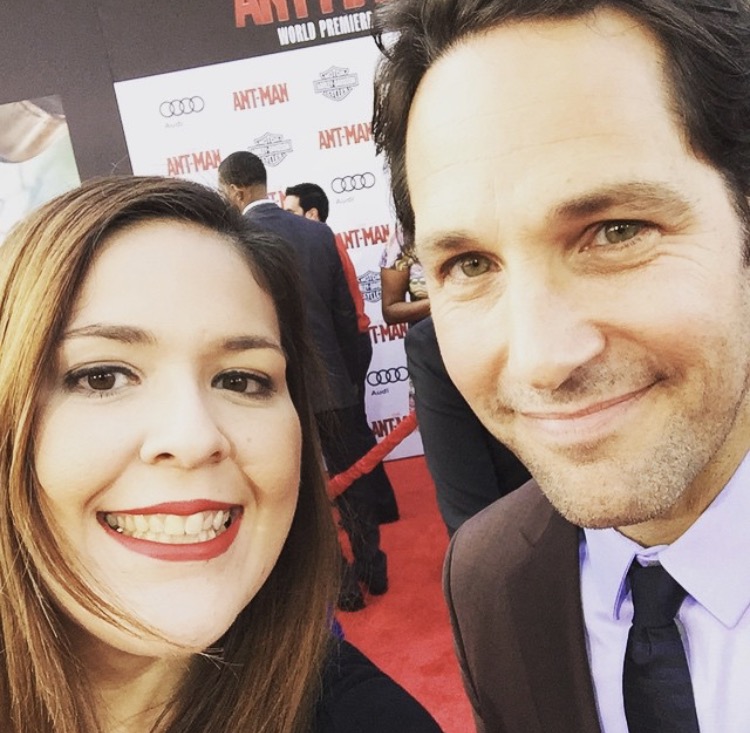 Depois de trabalhar em uma campanha para o filme “Homem-Formiga”, Katherine foi convidada para a estreia do filme, onde tirou esta foto com o ator Paul Rudd.  