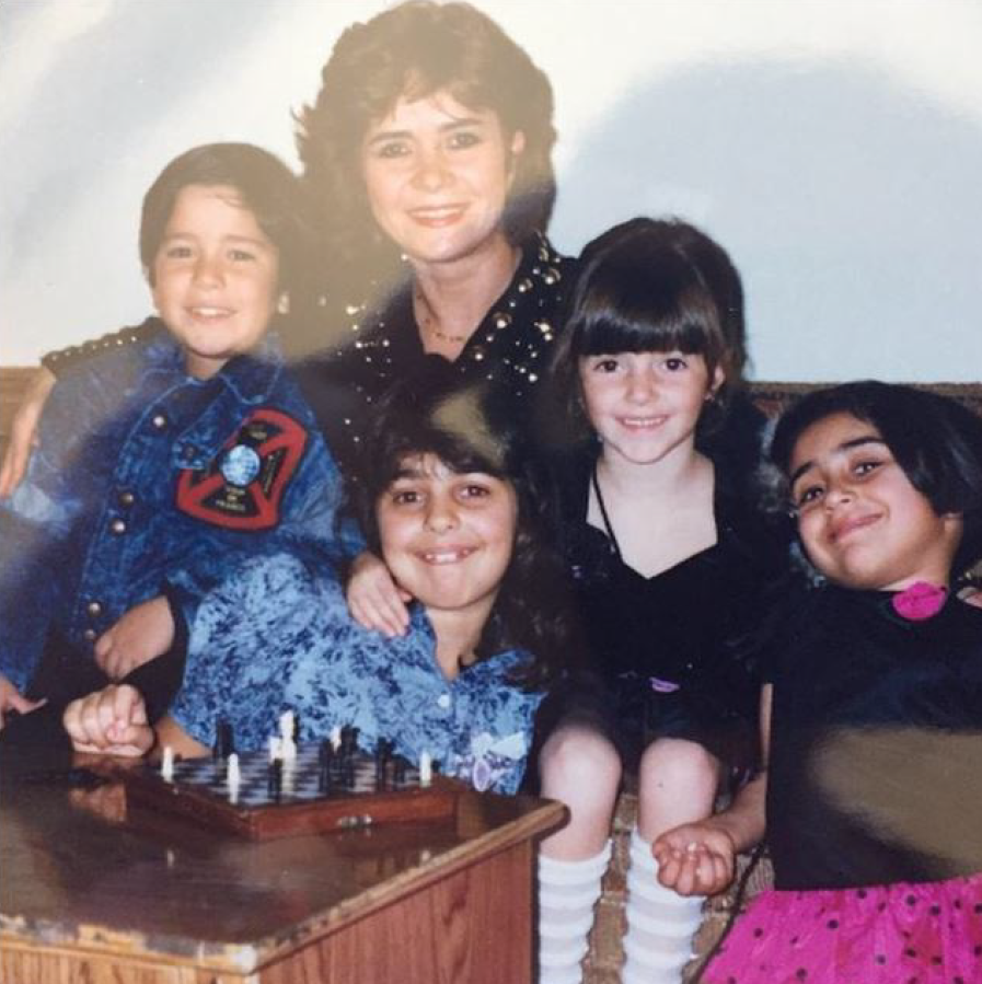 família
