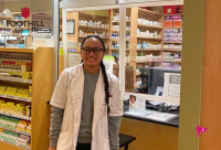 Mikaela, técnica em farmácia da Gladeo 